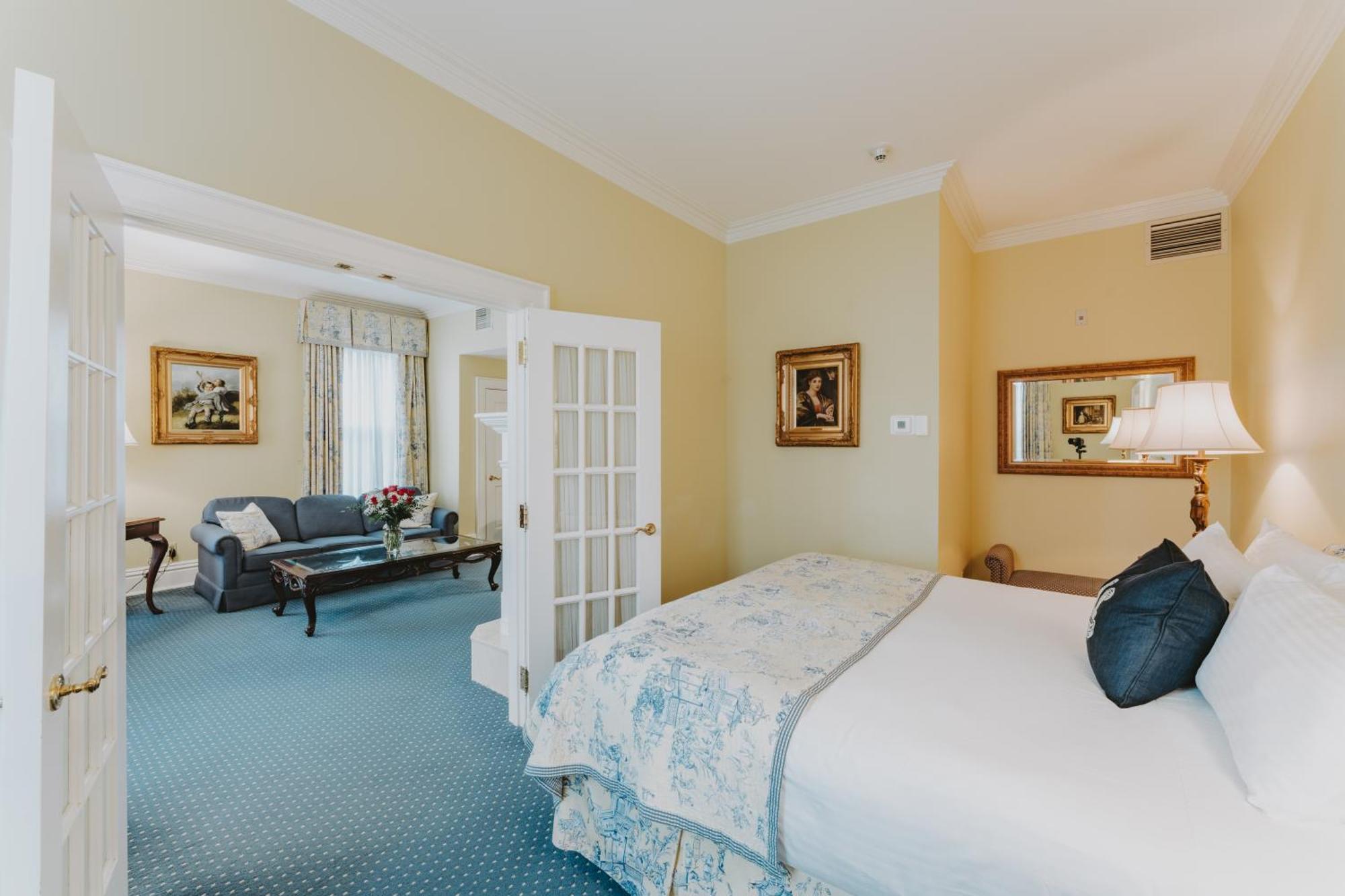 hotel-prince-of-wales-niagara-on-the-lake-canada-season