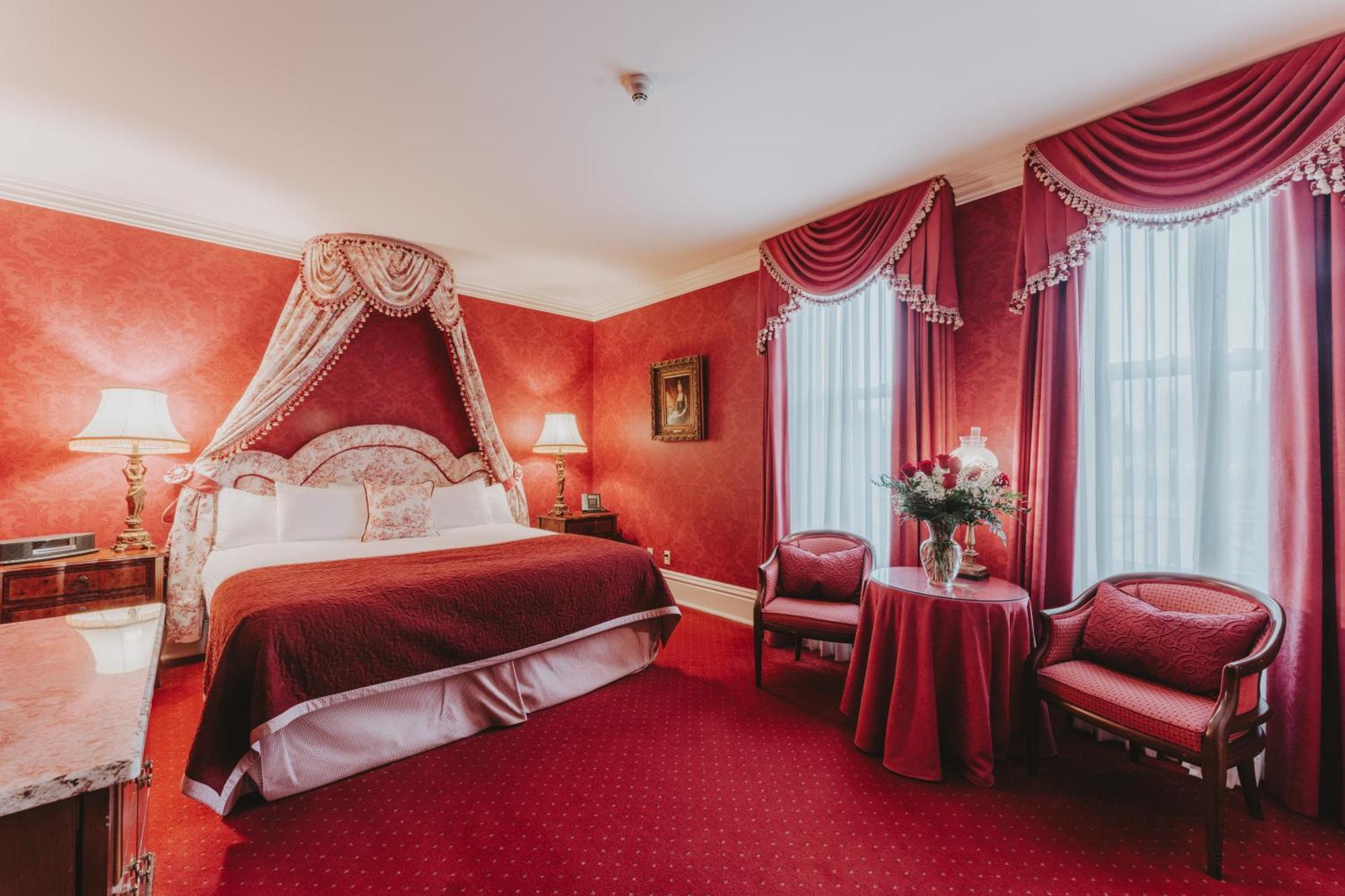 hotel-prince-of-wales-niagara-on-the-lake-canada-season
